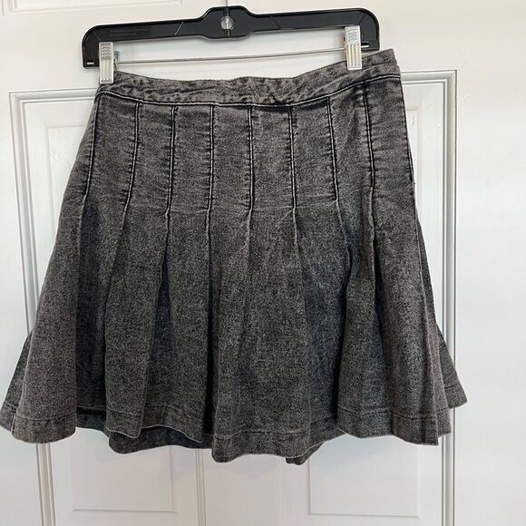 Signature 8 pleated skirt in acid wash black - Picture 6 of 9
